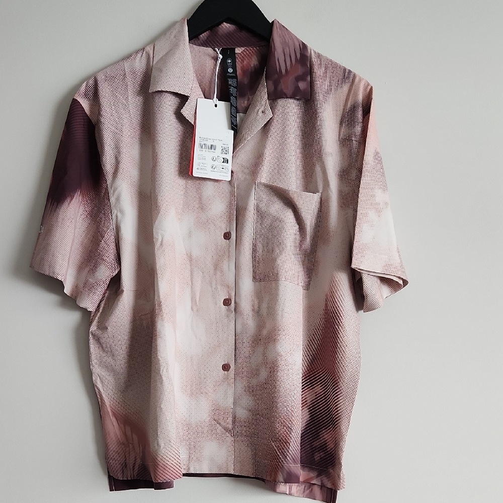 Lululemon NWT Special Edition Team Canada Women's Button Down Shirt size Small